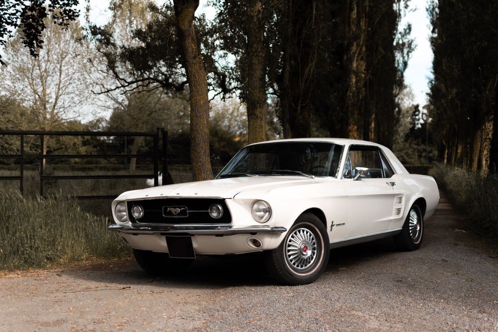 FORD Mustang 4
