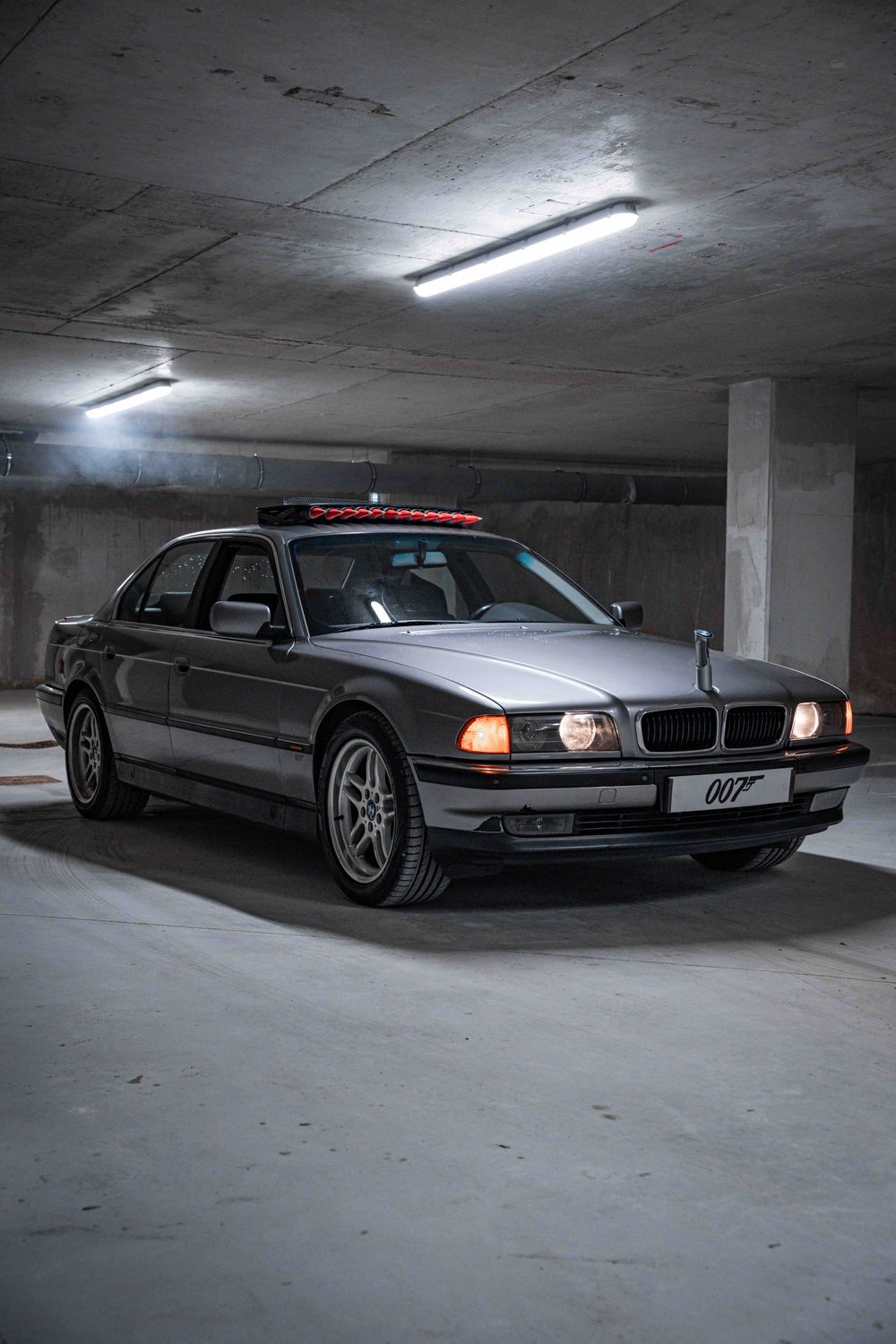 BMW E38 Série 7 James Bond  0