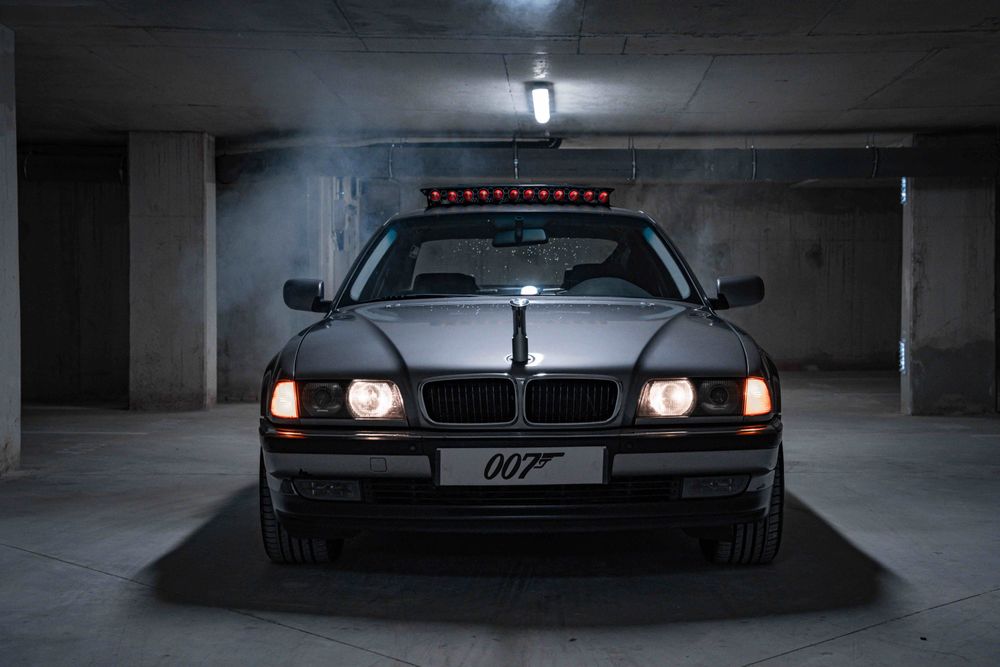 BMW E38 Série 7 James Bond  1