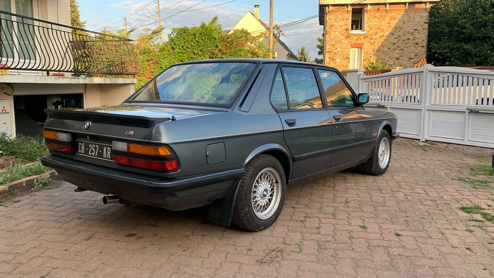 BMW 520I E28 4