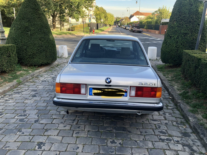 BMW 320i 1
